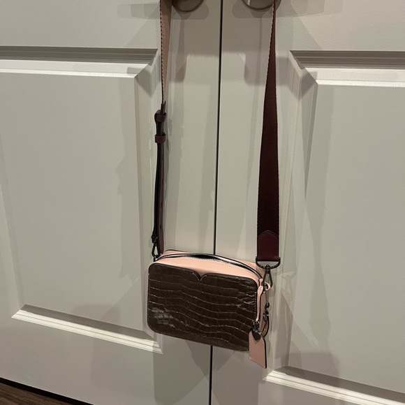 Kate Spade Pale Pink and Silver Leather Crossbody with pink/maroon strap - Picture 2 of 11